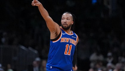 18投16分，球星成色还是不足！球迷：你就是亚历山大的玩具