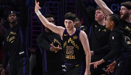 世界杯比赛安排-湖人近7战6胜！里夫斯：我们开始承担责任 不再只是双手一摊|奥斯汀-里夫斯|奥斯汀·里夫斯|勒布朗-詹姆斯|洛杉矶湖人队|nba_新浪体育_新浪新闻