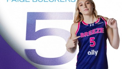 世界杯半决赛时间-得分新高！佩奇37+8+5摘全场最佳 李月汝出场3分钟没得分